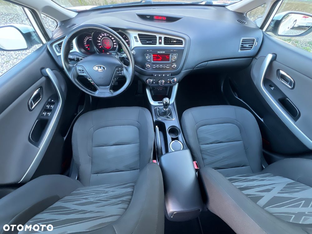 Kia Ceed 1.6 GDI Dream Team Edition - 16