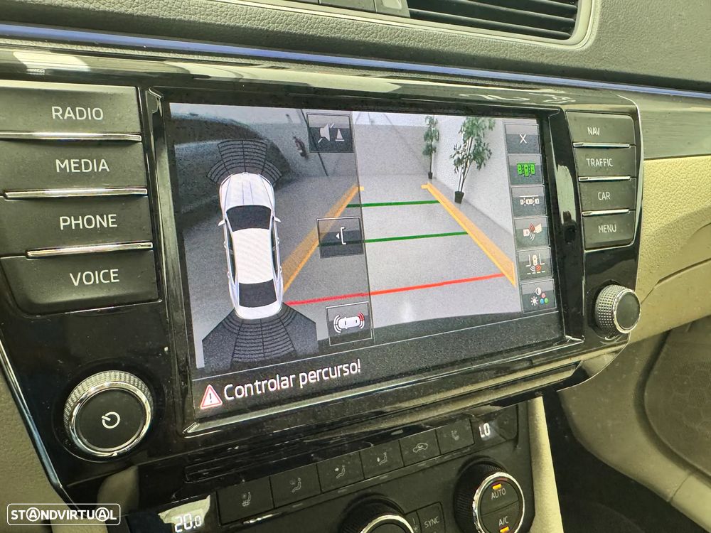 Skoda Superb 2.0 TDI Laurin&Klement DSG - 28