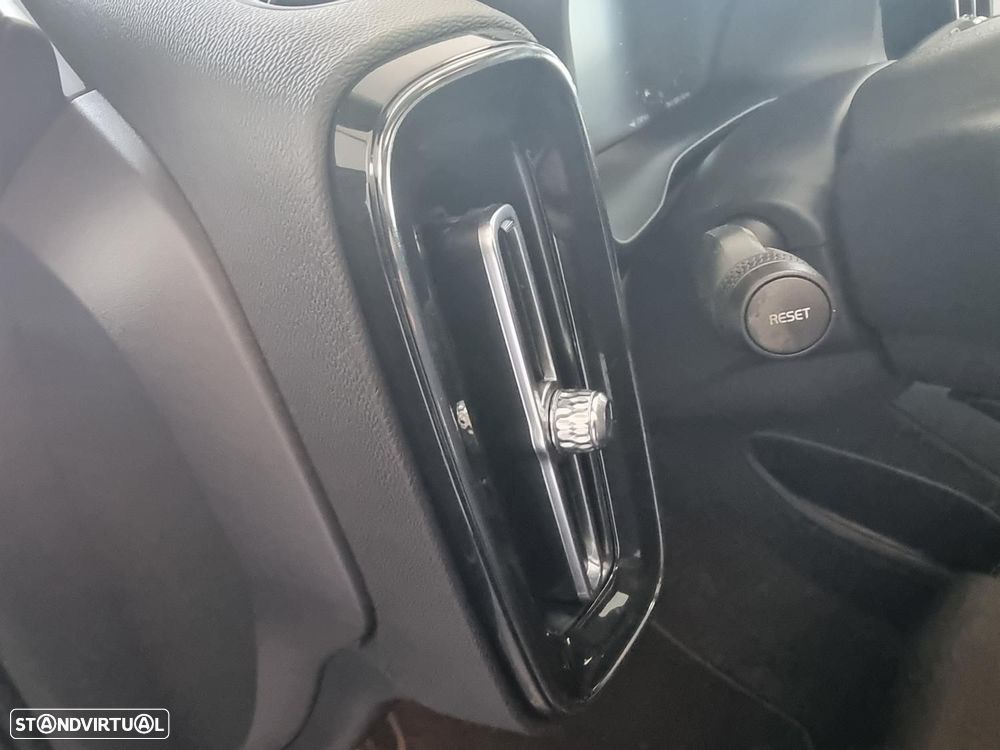 Volvo XC 40 2.0 D3 Momentum Plus Geartronic - 25