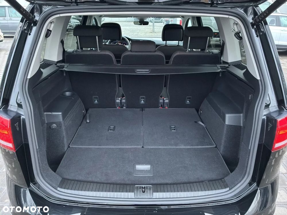Volkswagen Touran - 26