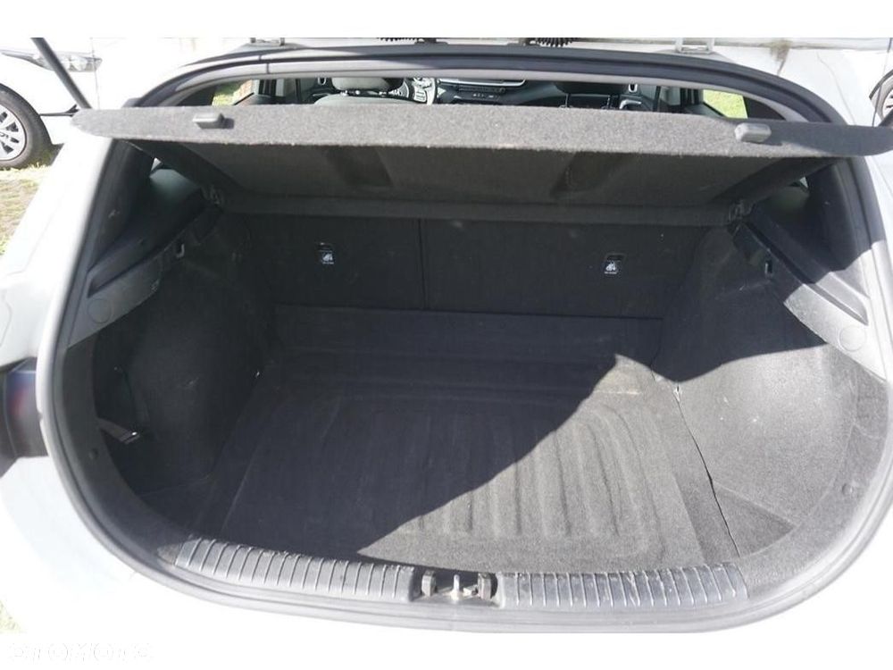 Kia Ceed - 27
