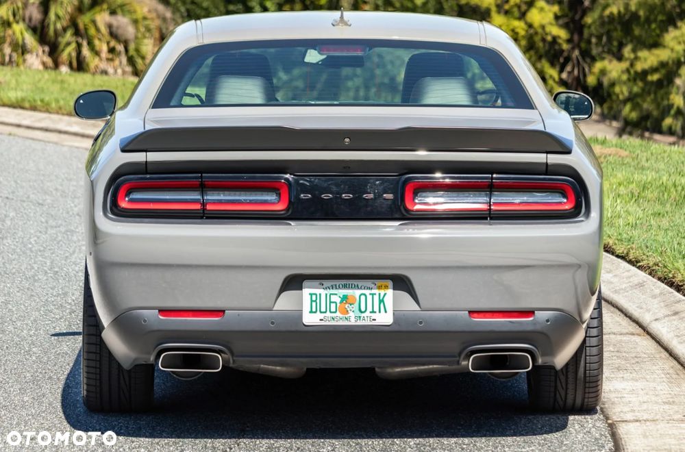 Dodge Challenger 5.7 R/T - 8