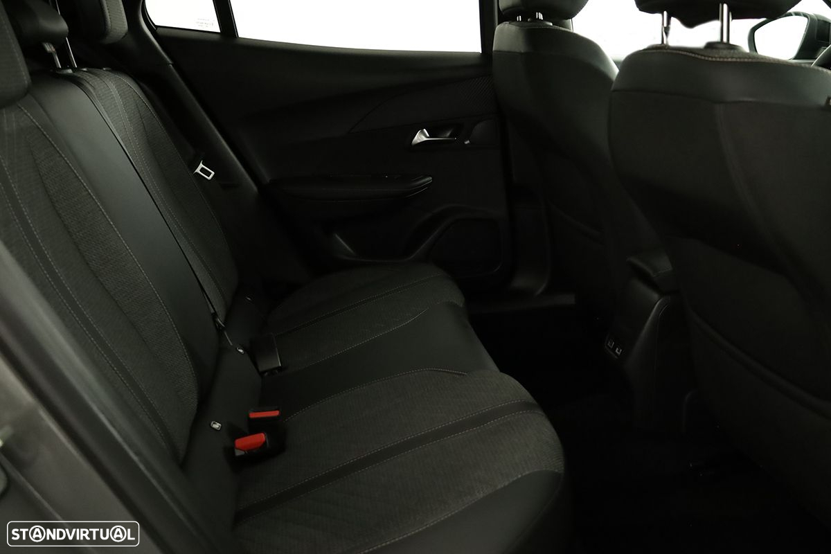 Peugeot 2008 1.2 PureTech Allure - 23