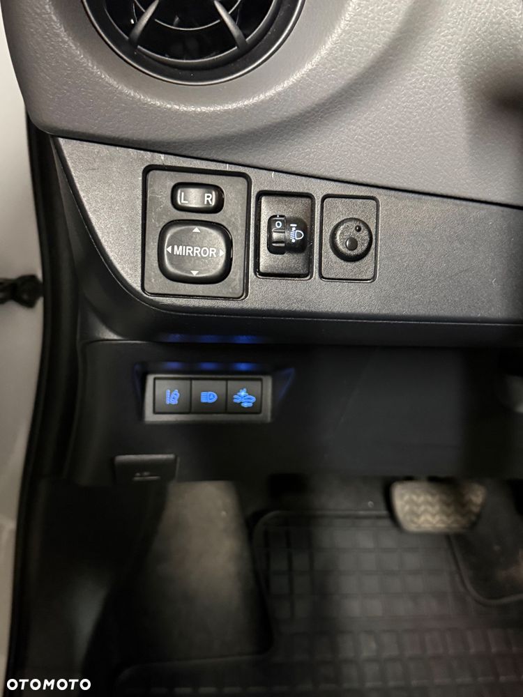 Toyota Yaris Hybrid 100 Dynamic - 22