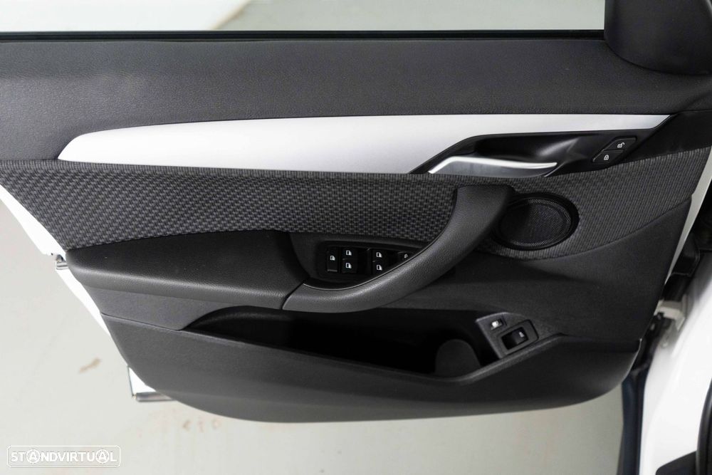 BMW X1 25 e xDrive Corporate Edition - 21