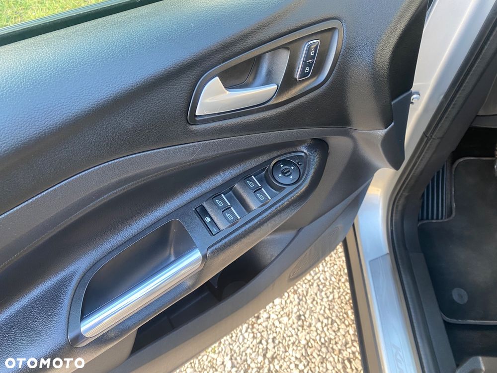 Ford Kuga 2.0 TDCi 2x4 Titanium - 27