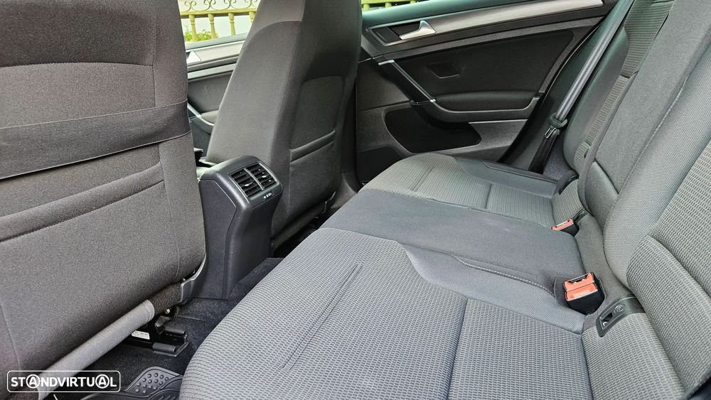 VW Golf 2.0 TDI R-Line DSG - 20