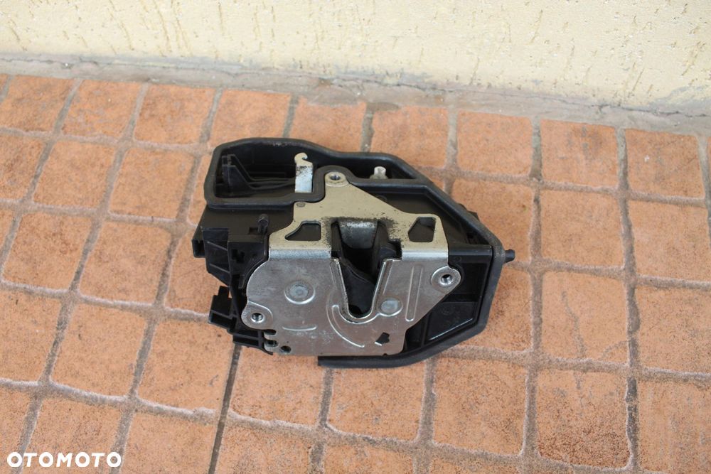 ZAMEK DRZWI PRAWY TYŁ 7PIN BMW E61 - 2