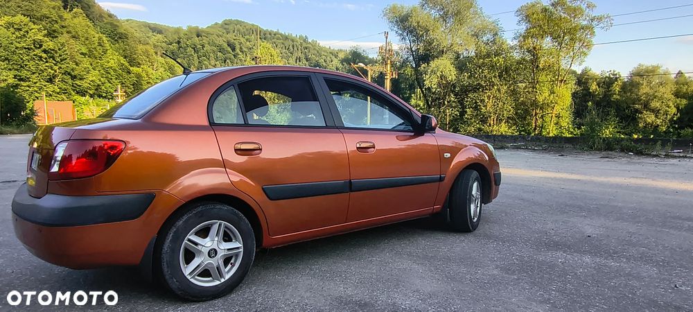 Kia Rio - 3