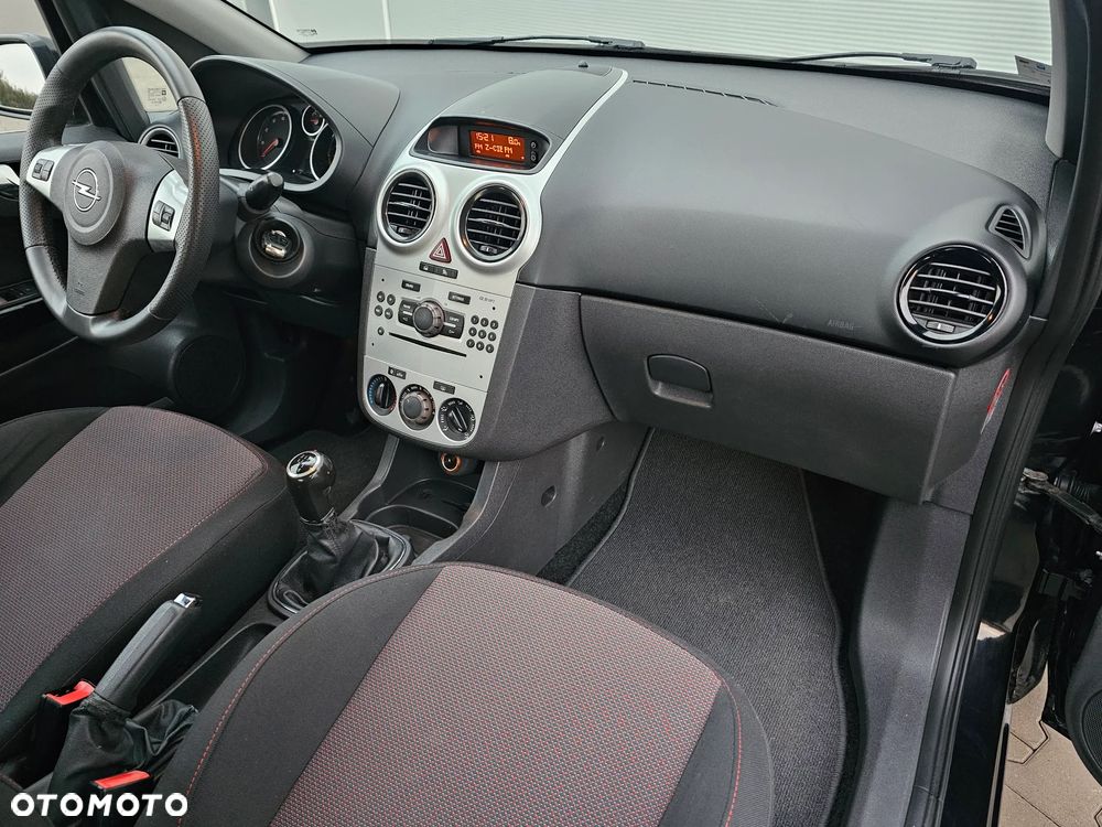 Opel Corsa 1.4 16V Sport - 30