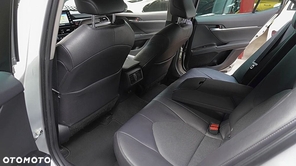 Toyota Camry 2.5 Hybrid Executive CVT - 17