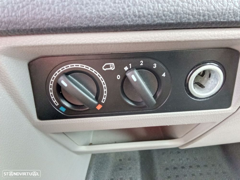 VW Transporter 2.0 TDI BM Extra AC - 21