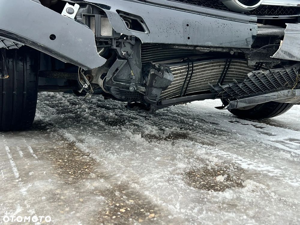 Mercedes-Benz Klasa C 180 Edition - 27