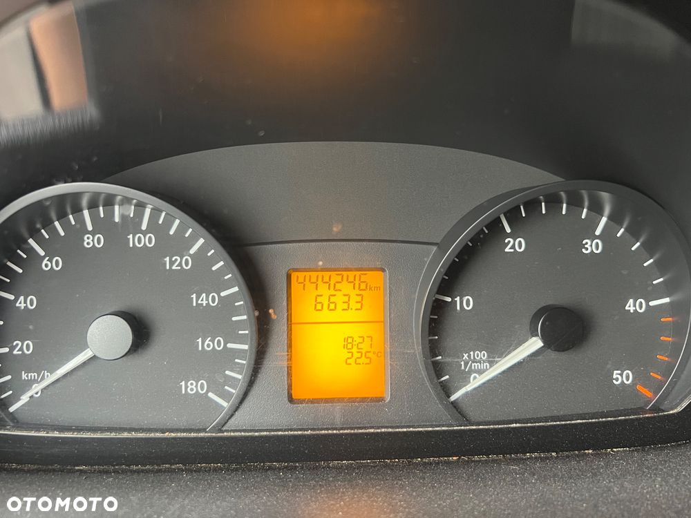 Mercedes-Benz Sprinter - 16