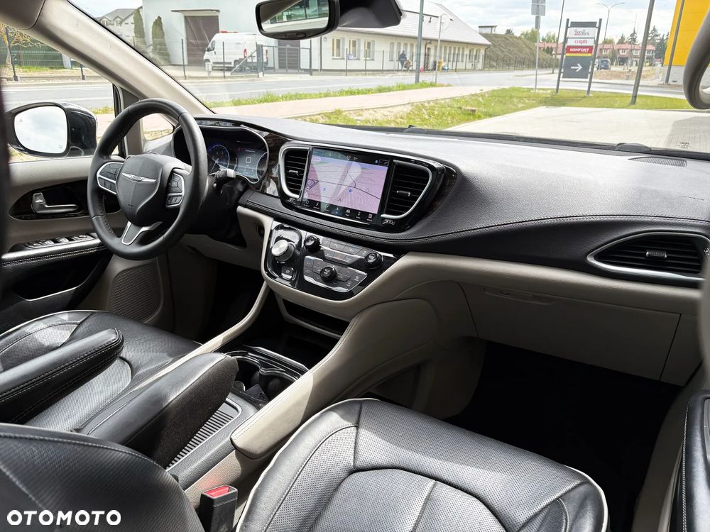 Chrysler Pacifica - 23