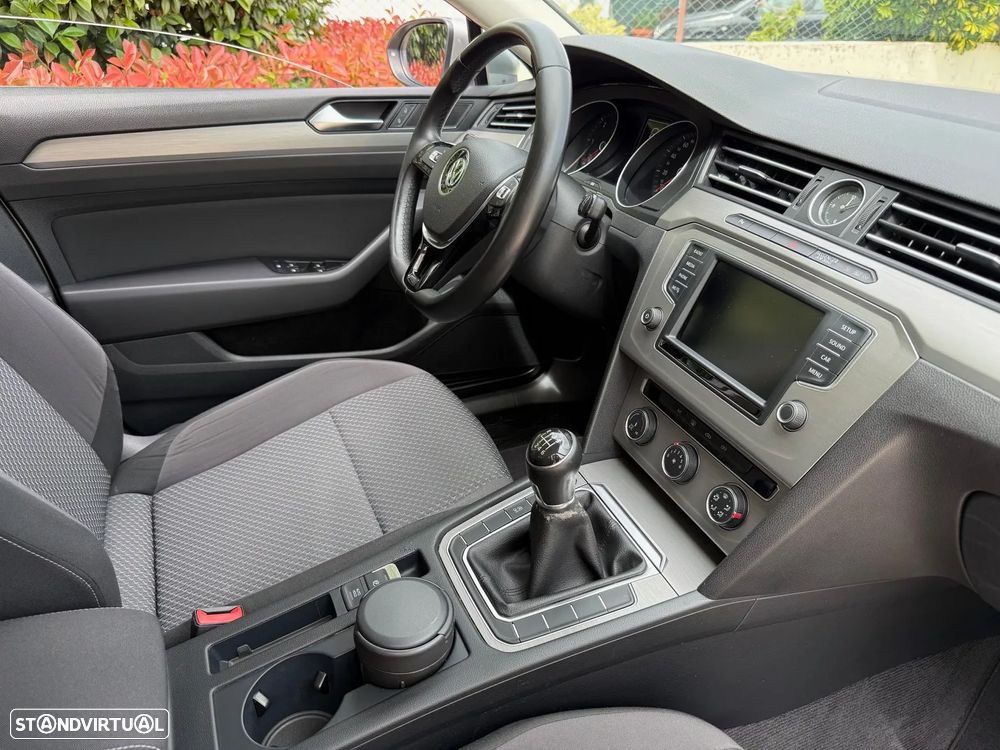 VW Passat Variant 1.6 TDI BlueMotion - 22