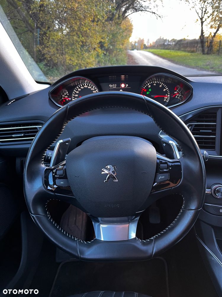 Peugeot 308 1.2 PureTech GPF Road Trip S&S EAT8 - 22