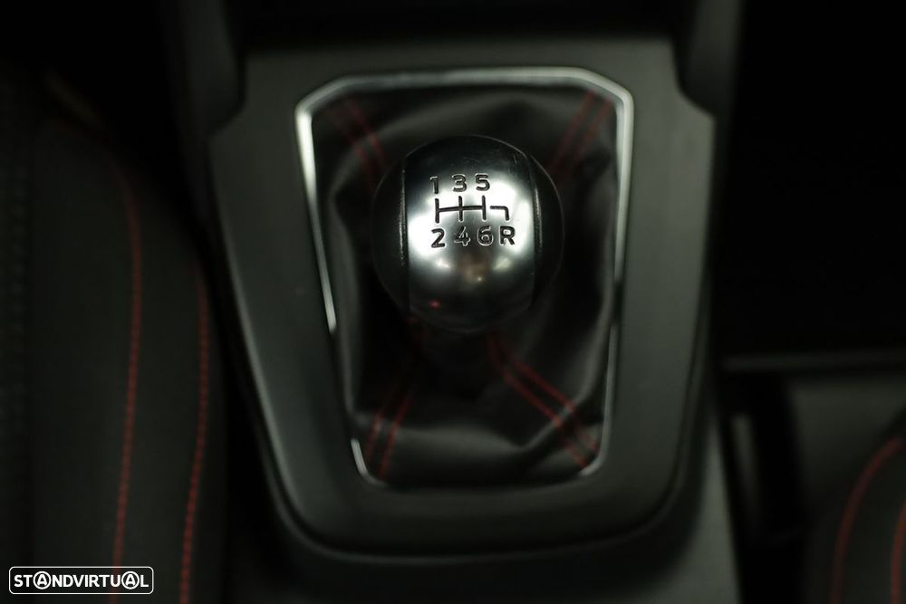 Ford Focus 1.0 EcoBoost MHEV ST-Line X - 14