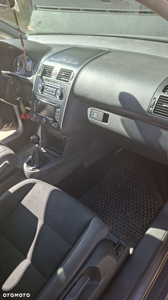 Volkswagen Touran - 20