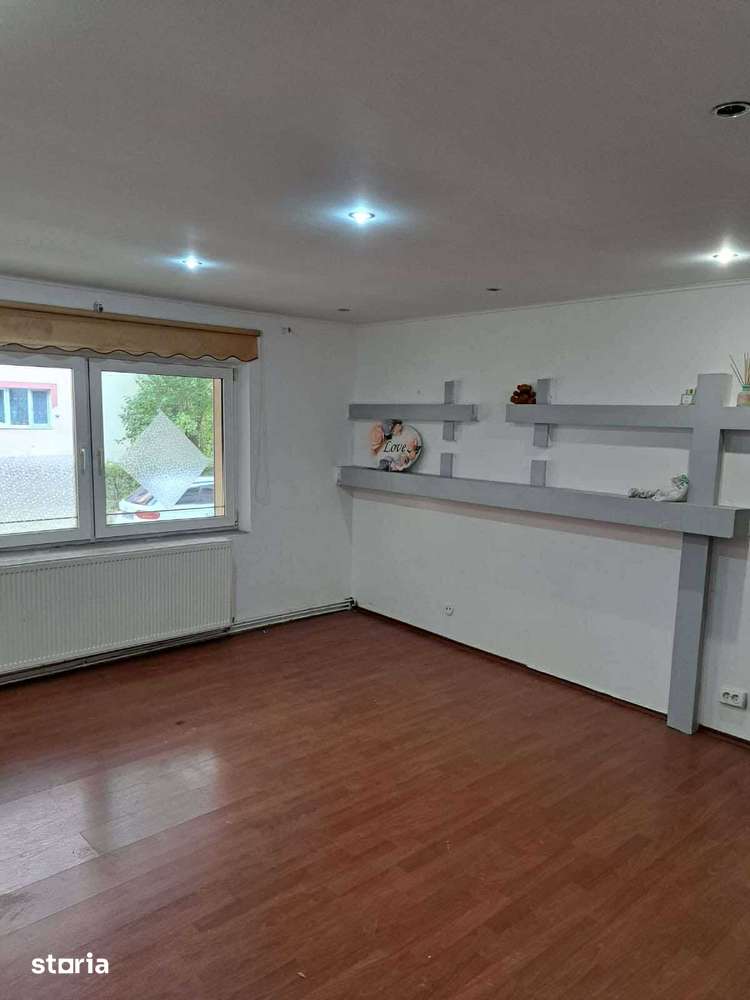 Apartament de vanzare 2 camere , Micro 16 , parter — fotografia 1