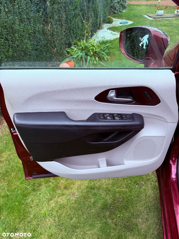 Chrysler Pacifica - 20