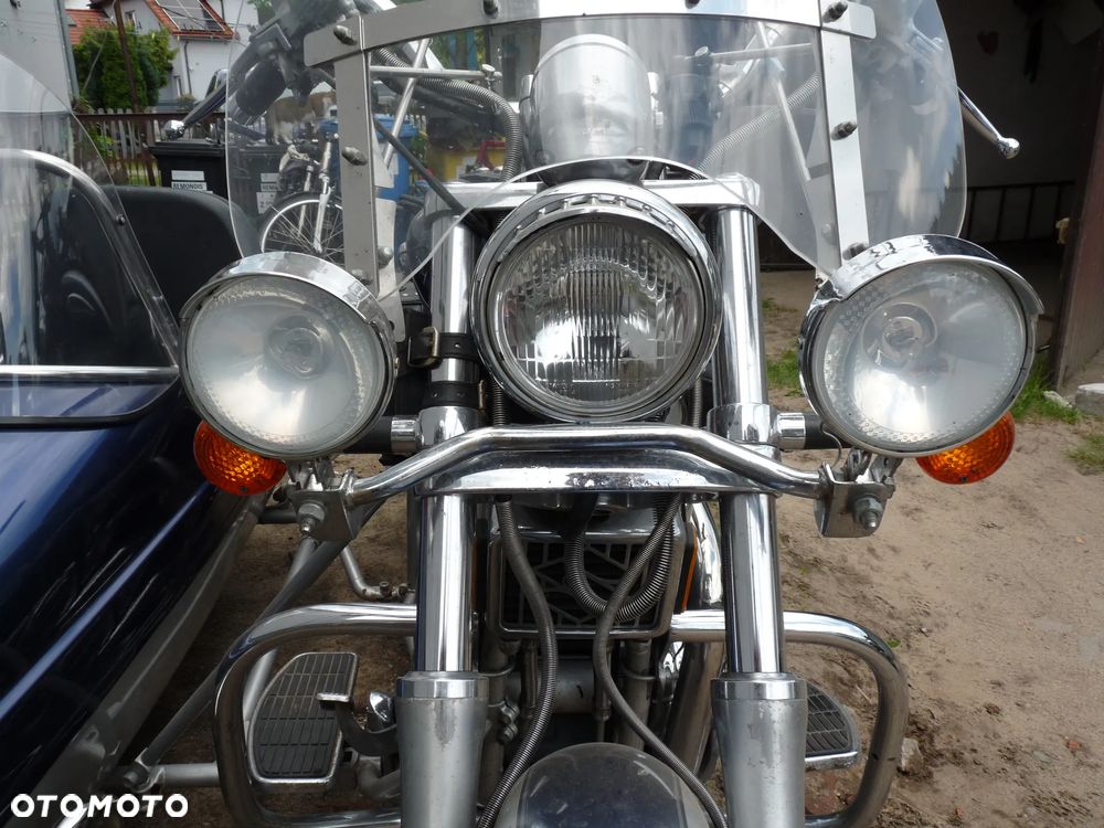 Suzuki Intruder - 12