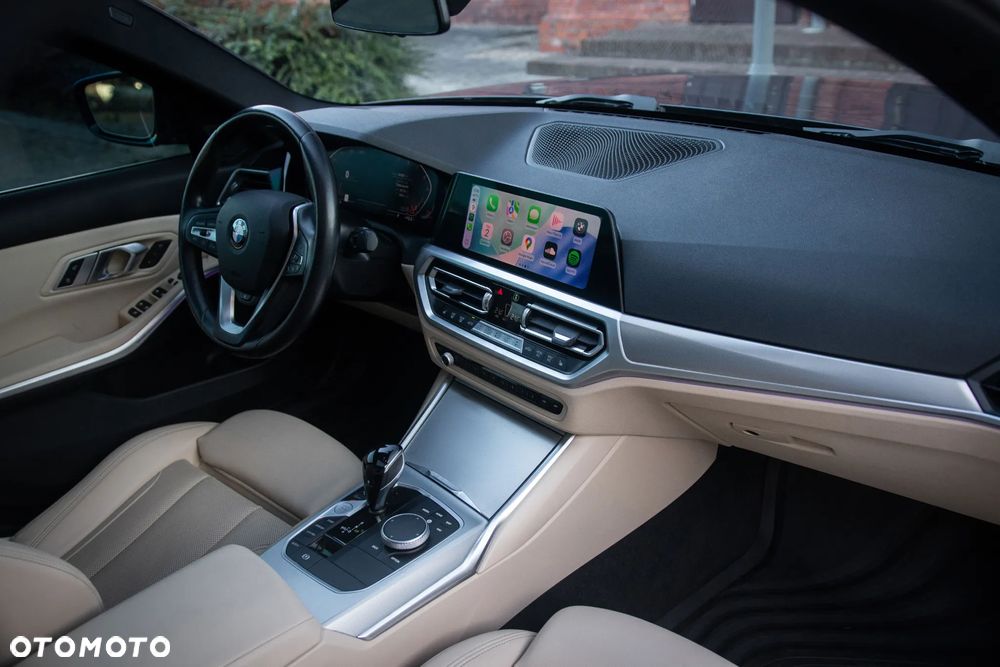 BMW Seria 3 330i xDrive Sport Line - 31