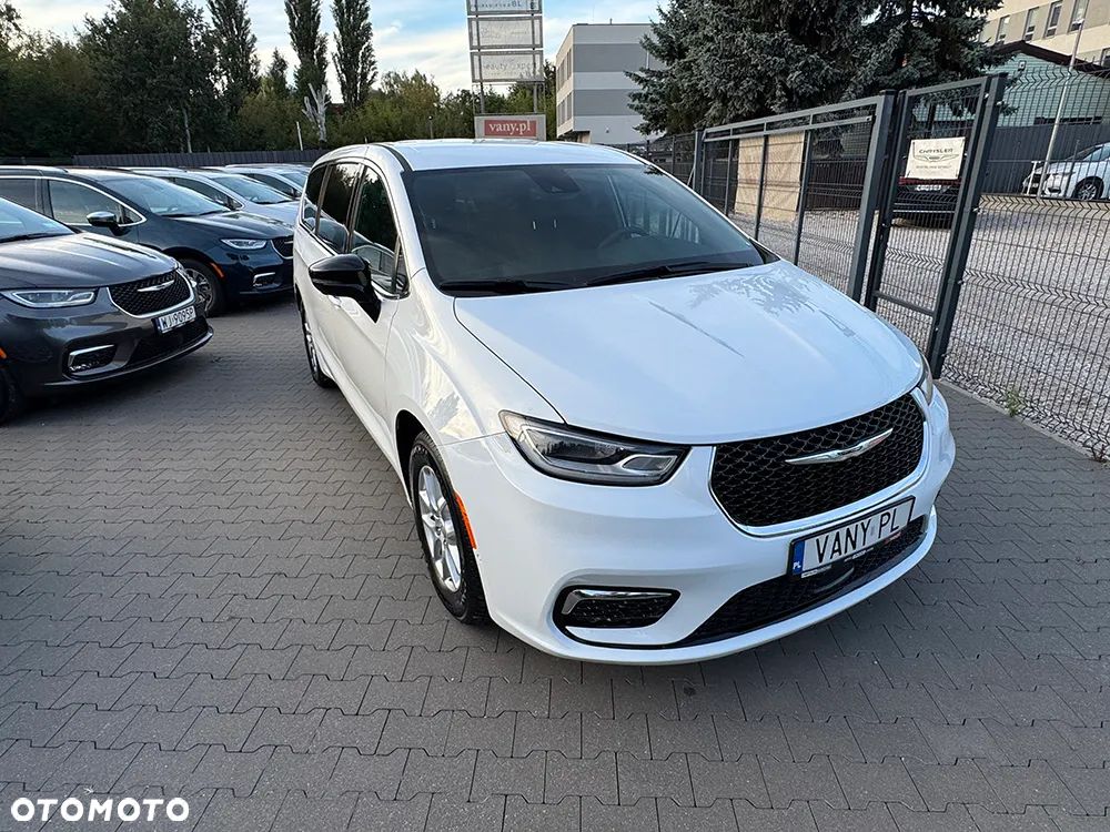 Chrysler Pacifica - 4