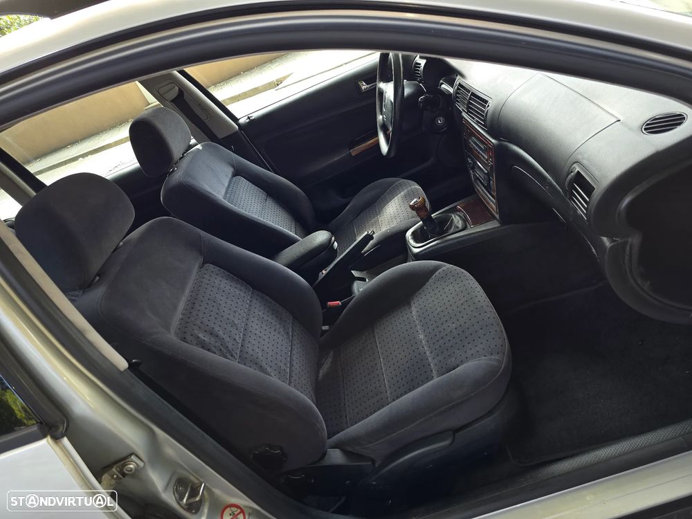 VW Passat Variant 1.9 TDi Confortline - 21
