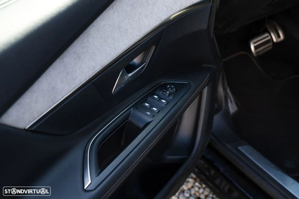 Peugeot 3008 1.6 Hybrid GT Line e-EAT8 - 17