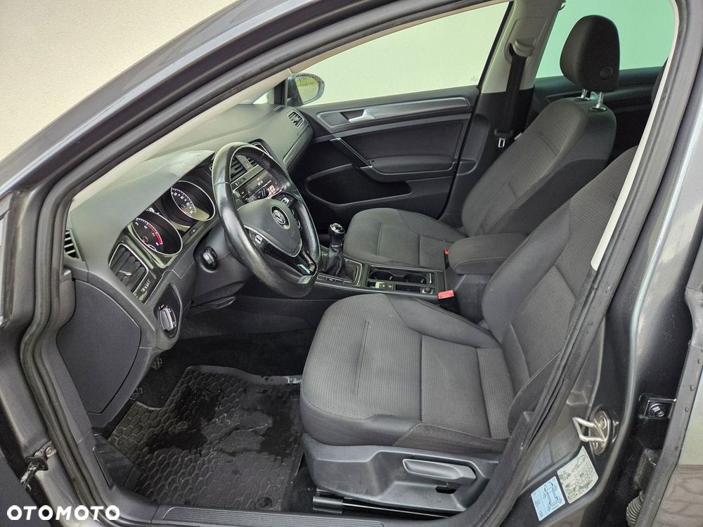 Volkswagen Golf - 8
