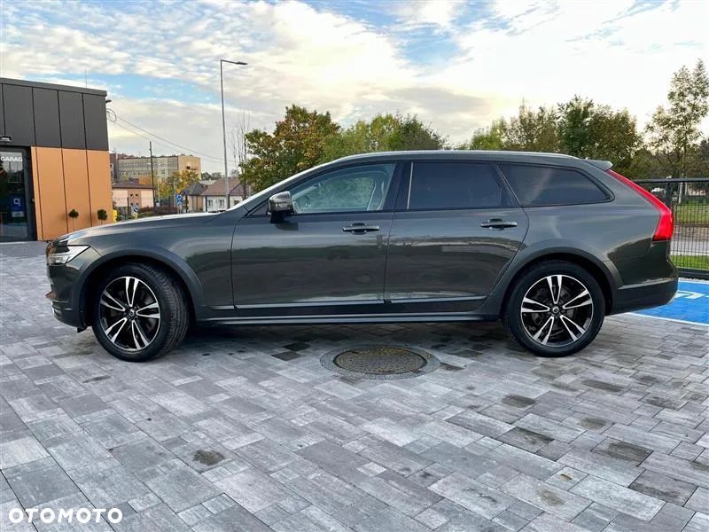 Volvo V90 Cross Country - 11