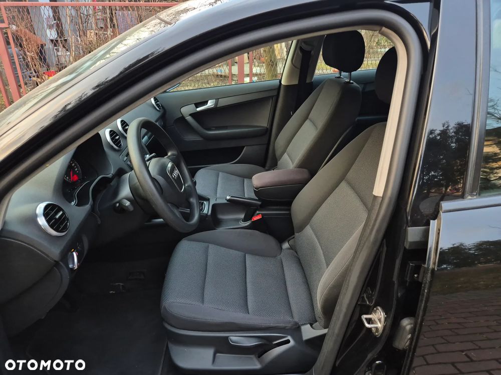 Audi A3 Sportback 1.6 Attraction - 12