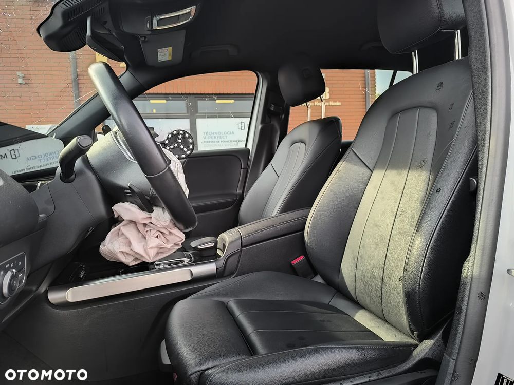 Mercedes-Benz GLB - 11