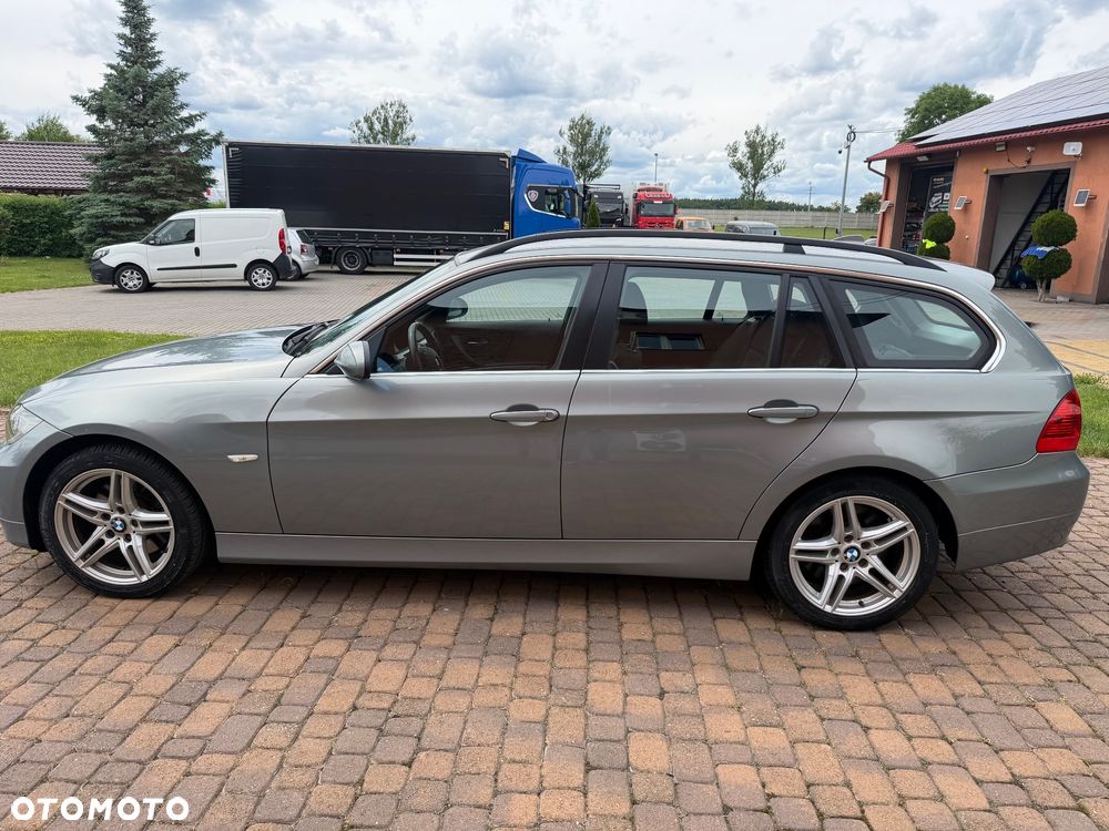 BMW Seria 3 325i - 4