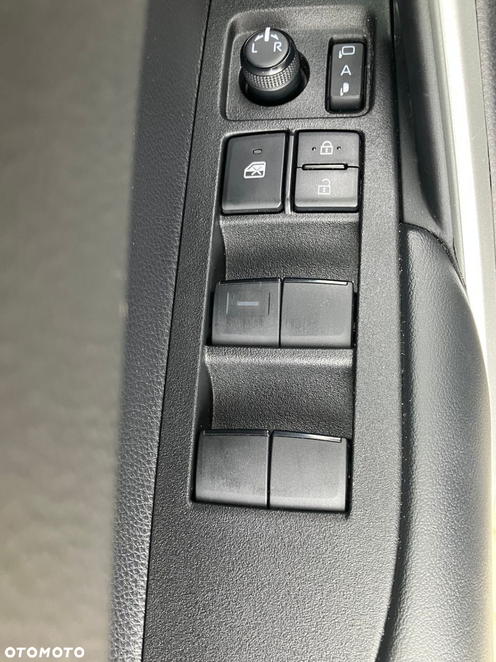Toyota Corolla Cross 2.0 Hybrid Executive - 17