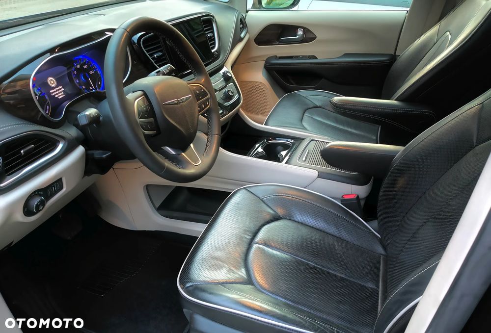 Chrysler Pacifica - 7