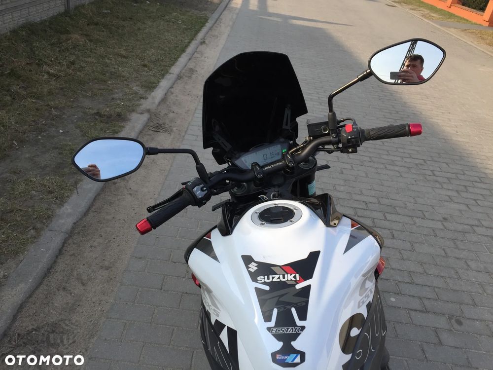 Suzuki GSX - 13
