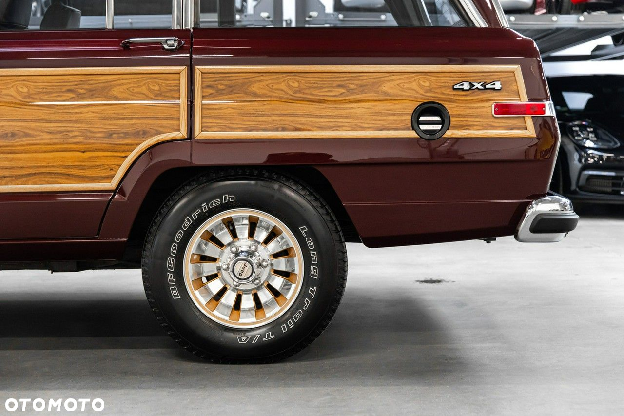 Jeep Wagoneer - 23