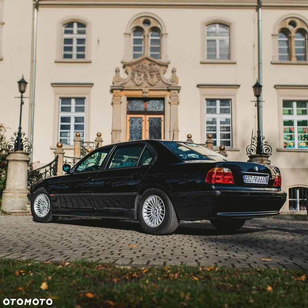 BMW Seria 7 750iL - 5