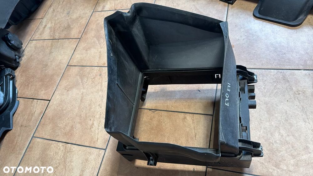 KANAŁ CHŁODZENIA SILNIKA BMW X5M E70 X6M E71 PRAWY PRZÓD 7205946 - 1