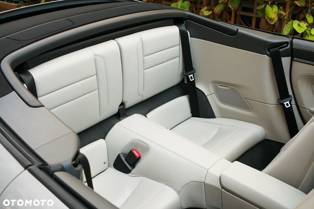Porsche 911 Carrera 4S - 17