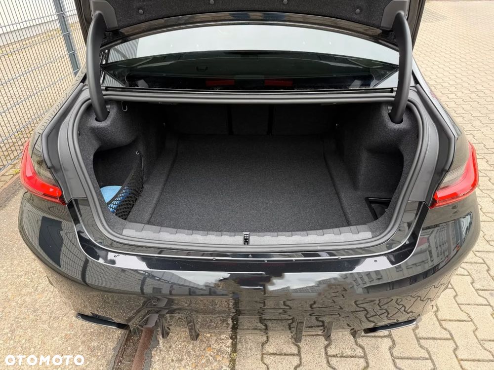 BMW Seria 3 M340i xDrive mHEV sport - 33