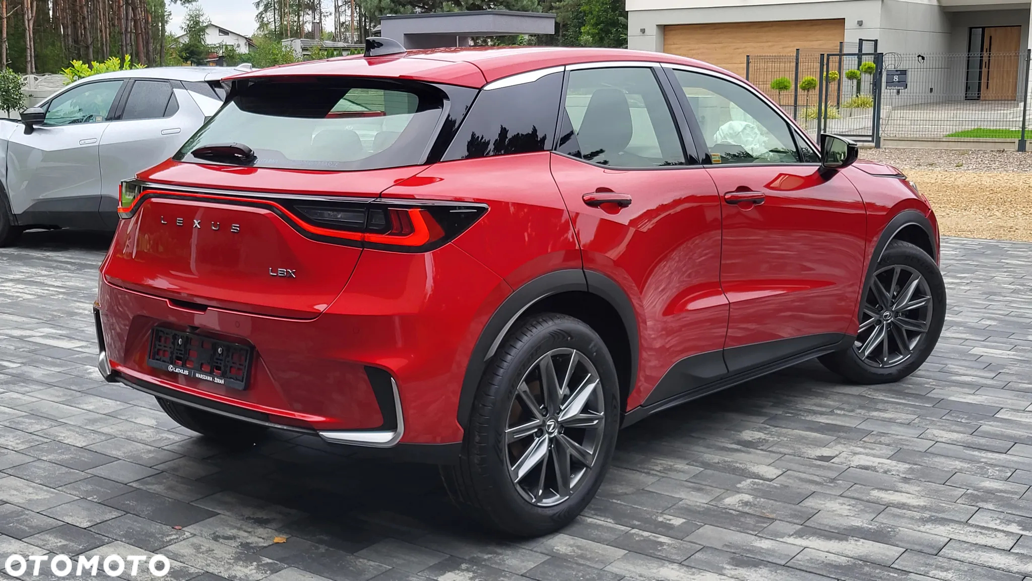 Lexus LBX 1.5 Hybrid Emotion - 8