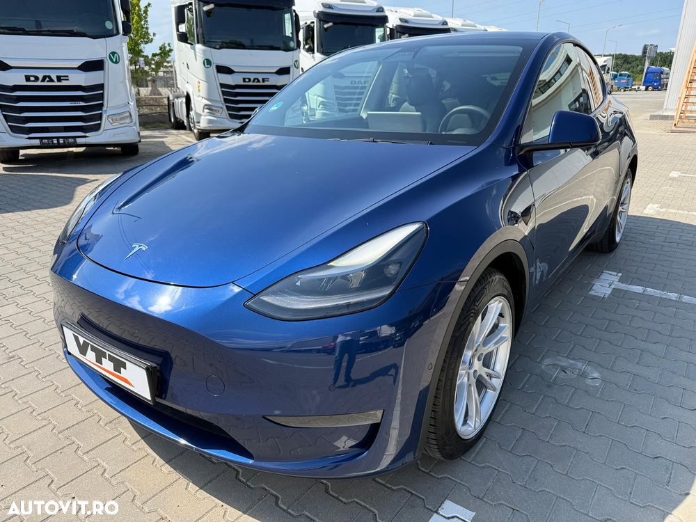 Tesla Model Y - 1