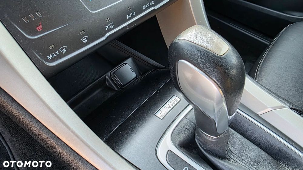 Ford Fusion 2.0 EcoBoost Titanium - 26