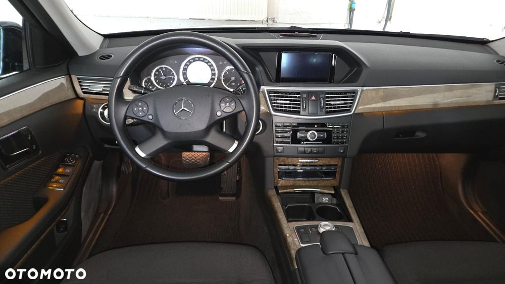 Mercedes-Benz Klasa E 300 CDI BlueEff Elegance - 9