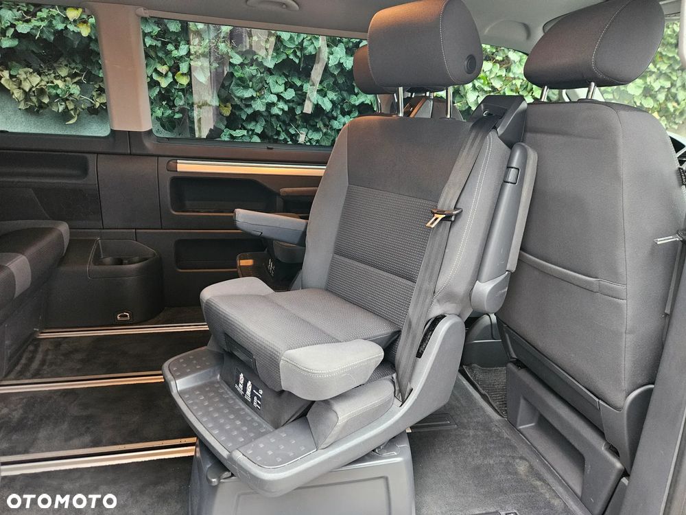 Volkswagen Multivan - 31