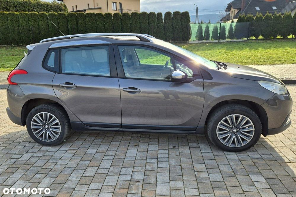 Peugeot 2008 1.2 Pure Tech Signature - 6