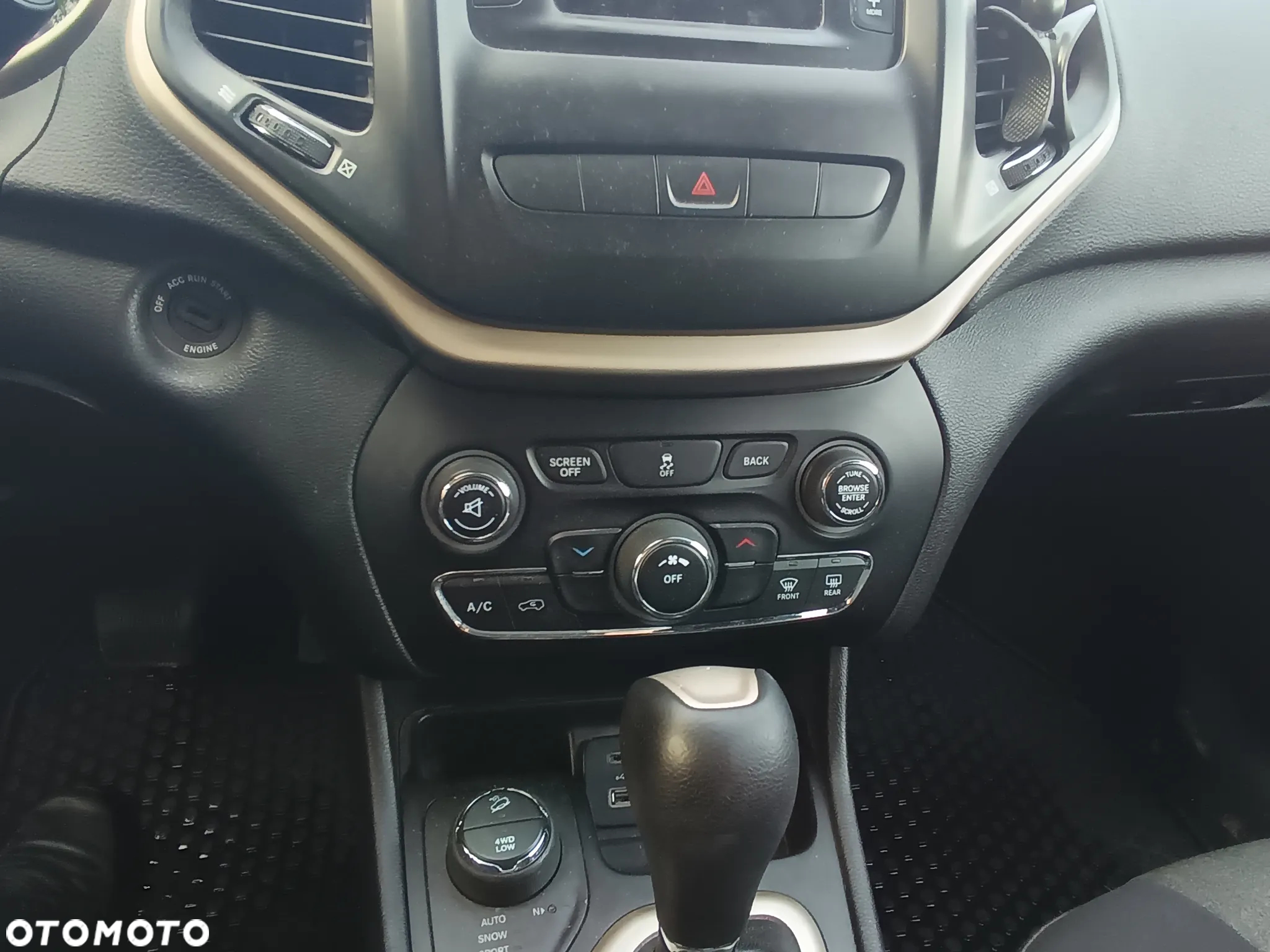 Jeep Cherokee - 16